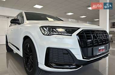 Позашляховик / Кросовер Audi Q7 2023 в 