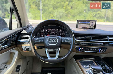 Внедорожник / Кроссовер Audi Q7 2016 в 