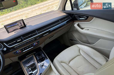 Внедорожник / Кроссовер Audi Q7 2016 в 