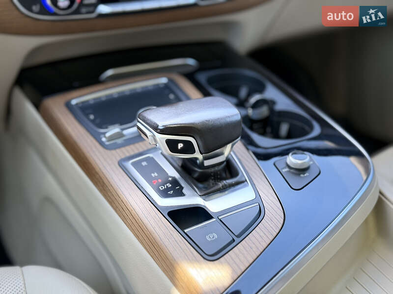 Внедорожник / Кроссовер Audi Q7 2016 в Днепре