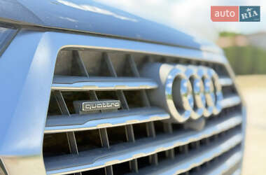 Внедорожник / Кроссовер Audi Q7 2016 в 