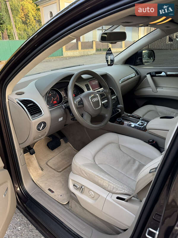 Позашляховик / Кросовер Audi Q7 2011 в Чернівцях