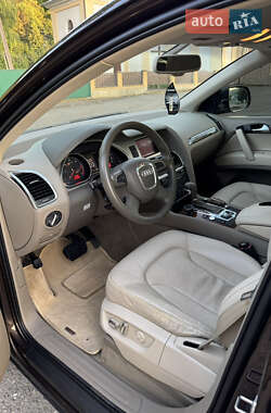 Позашляховик / Кросовер Audi Q7 2011 в 