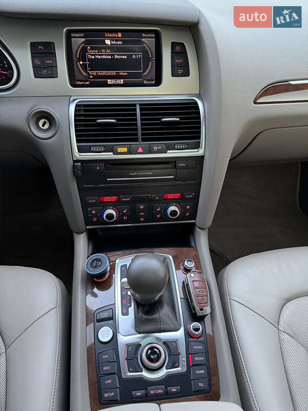 Позашляховик / Кросовер Audi Q7 2011 в Чернівцях