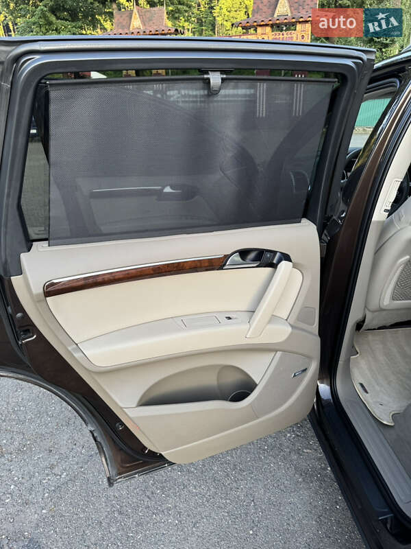 Позашляховик / Кросовер Audi Q7 2011 в Чернівцях