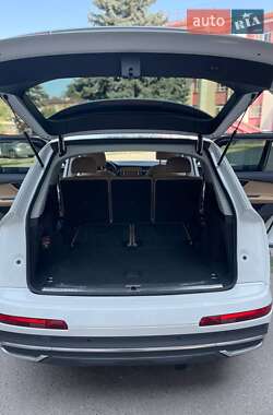 Внедорожник / Кроссовер Audi Q7 2023 в 
