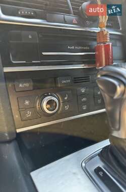 Внедорожник / Кроссовер Audi Q7 2012 в 