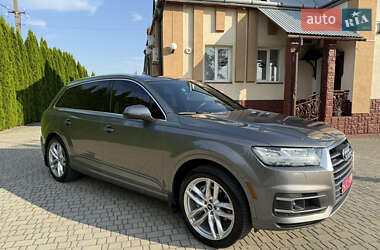 Внедорожник / Кроссовер Audi Q7 2017 в 