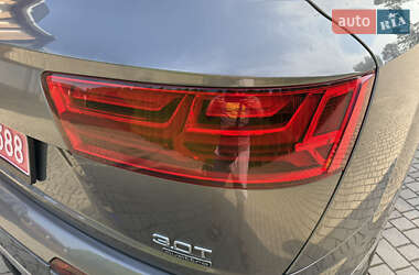Внедорожник / Кроссовер Audi Q7 2017 в 