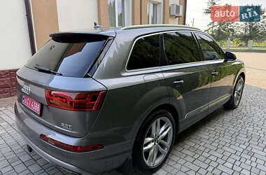 Внедорожник / Кроссовер Audi Q7 2017 в 