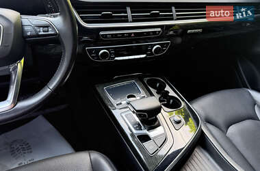 Внедорожник / Кроссовер Audi Q7 2017 в 