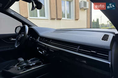 Внедорожник / Кроссовер Audi Q7 2017 в 