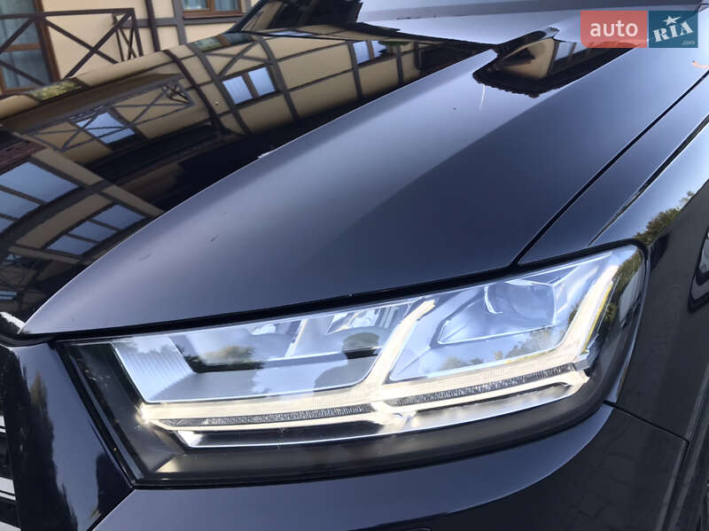 Позашляховик / Кросовер Audi Q7 2015 в Луцьку
