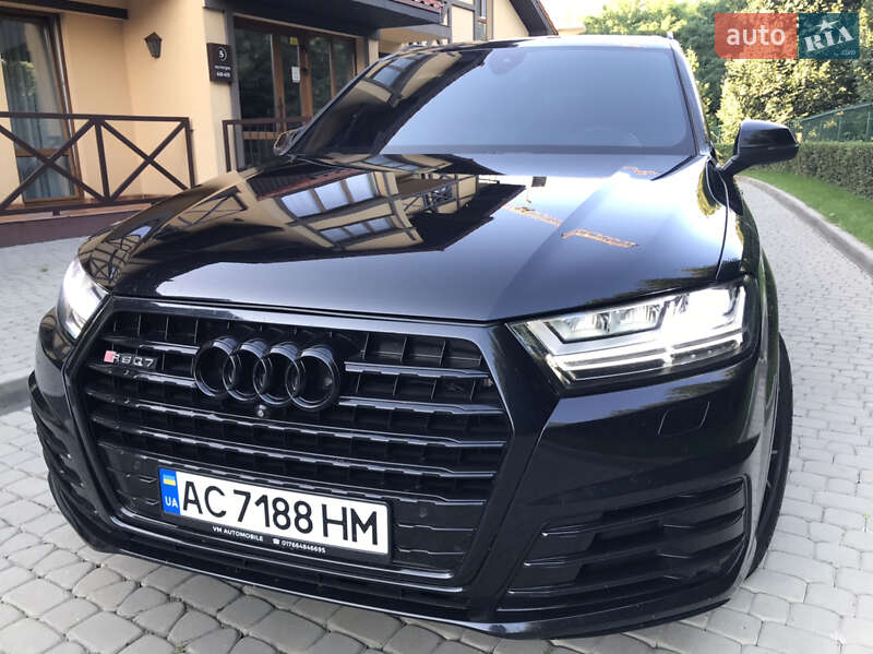 Позашляховик / Кросовер Audi Q7 2015 в Луцьку