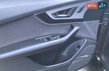 Внедорожник / Кроссовер Audi Q7 2015 в 
