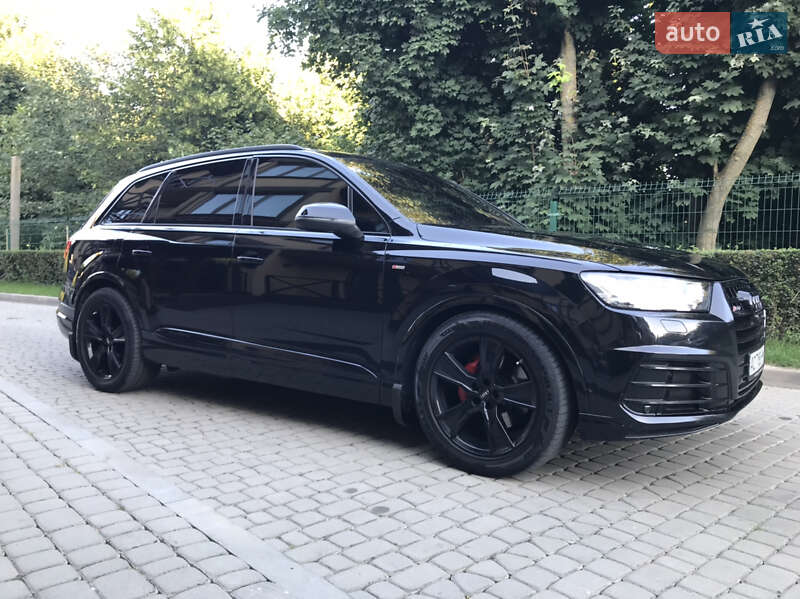 Позашляховик / Кросовер Audi Q7 2015 в Луцьку