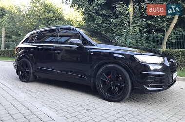 Внедорожник / Кроссовер Audi Q7 2015 в 