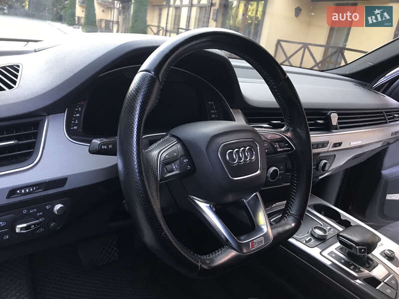 Позашляховик / Кросовер Audi Q7 2015 в Луцьку