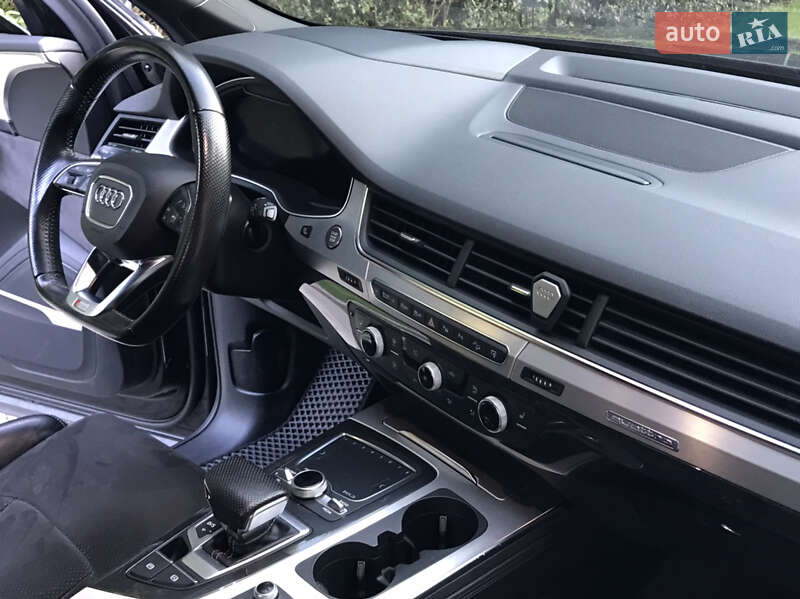 Позашляховик / Кросовер Audi Q7 2015 в Луцьку