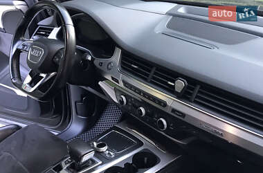 Внедорожник / Кроссовер Audi Q7 2015 в 