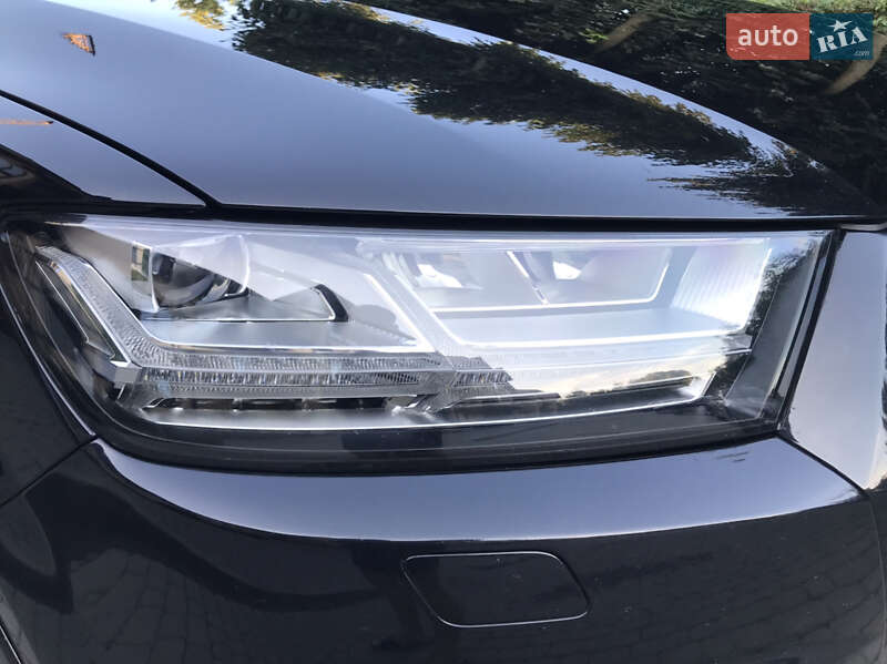 Позашляховик / Кросовер Audi Q7 2015 в Луцьку