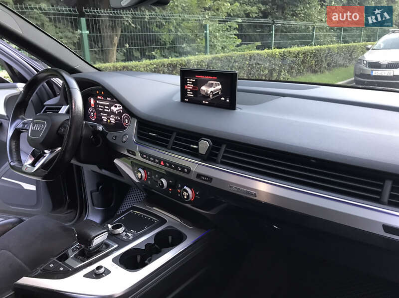Позашляховик / Кросовер Audi Q7 2015 в Луцьку
