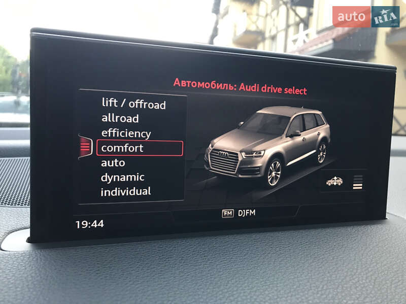 Позашляховик / Кросовер Audi Q7 2015 в Луцьку