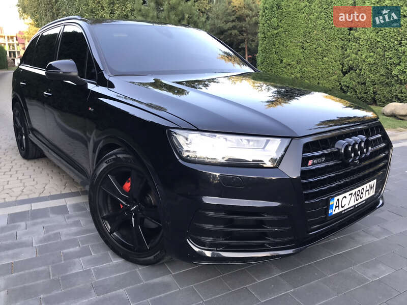Внедорожник / Кроссовер Audi Q7 2015 в 