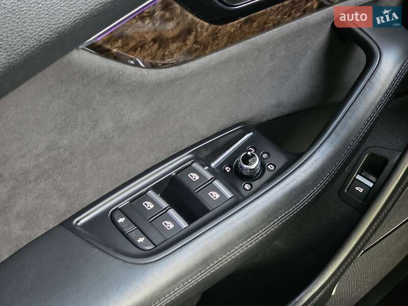 Внедорожник / Кроссовер Audi Q7 2017 в Луцке