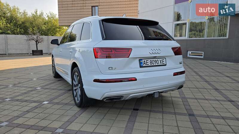 Внедорожник / Кроссовер Audi Q7 2017 в Новомосковске