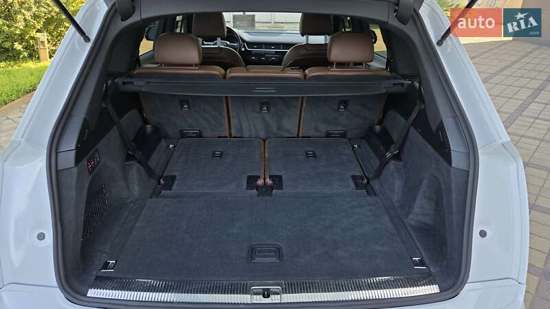 Внедорожник / Кроссовер Audi Q7 2017 в Новомосковске