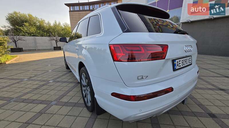 Внедорожник / Кроссовер Audi Q7 2017 в Новомосковске