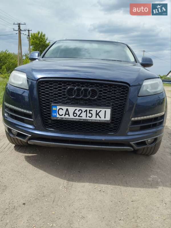 Внедорожник / Кроссовер Audi Q7 2013 в 