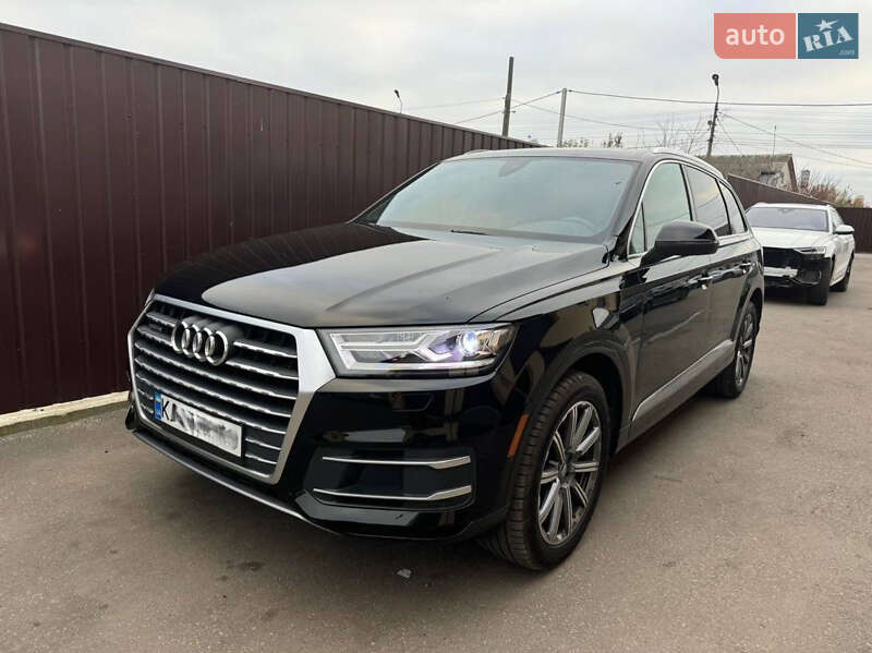 Позашляховик / Кросовер Audi Q7 2018 в Ромнах