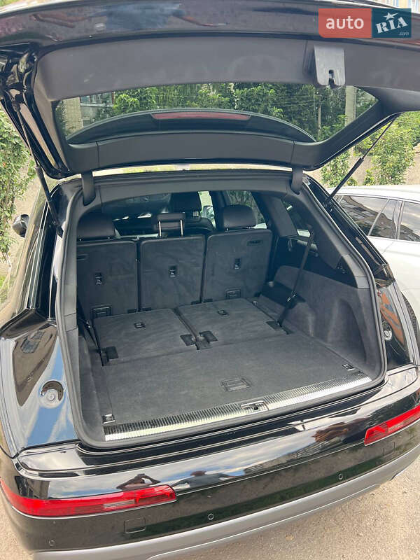 Позашляховик / Кросовер Audi Q7 2018 в Ромнах