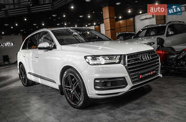 Внедорожник / Кроссовер Audi Q7 2016 в 