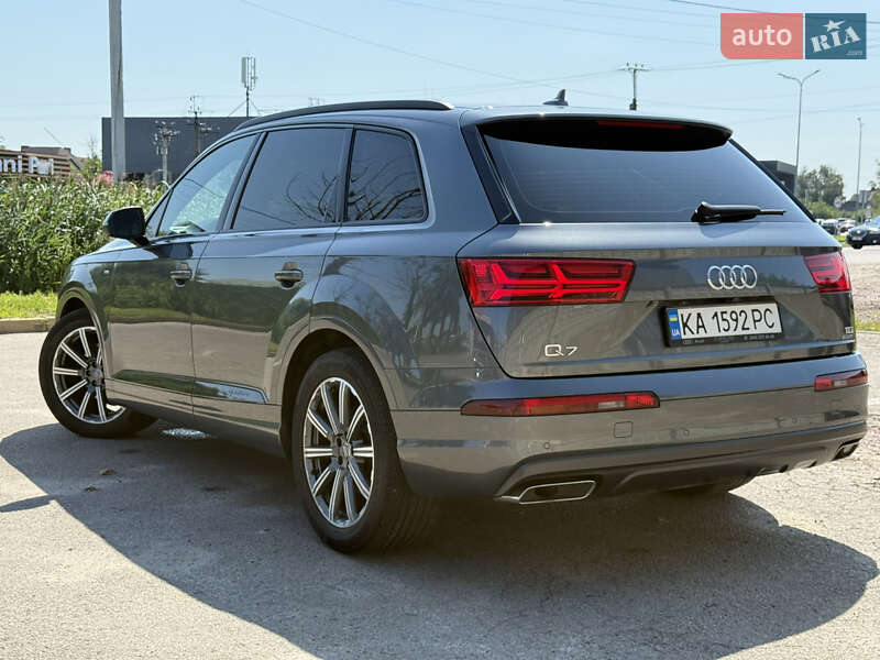 Внедорожник / Кроссовер Audi Q7 2017 в Киеве