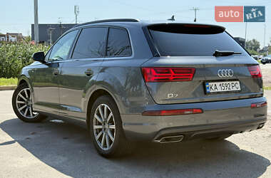 Внедорожник / Кроссовер Audi Q7 2017 в 