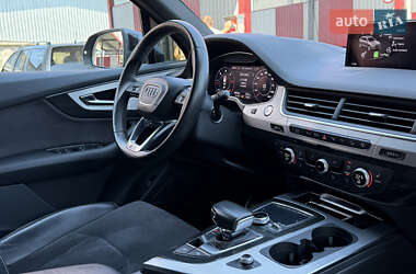 Внедорожник / Кроссовер Audi Q7 2017 в 