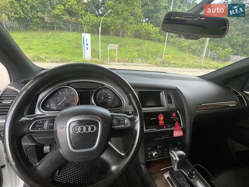 Позашляховик / Кросовер Audi Q7 2011 в Житомирі