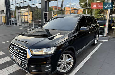 Внедорожник / Кроссовер Audi Q7 2015 в 