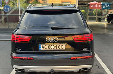 Внедорожник / Кроссовер Audi Q7 2015 в 