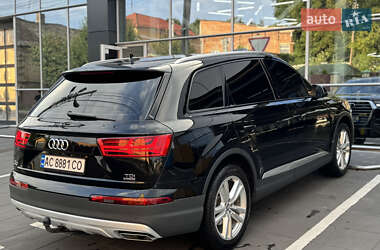 Внедорожник / Кроссовер Audi Q7 2015 в 