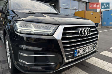 Внедорожник / Кроссовер Audi Q7 2015 в 