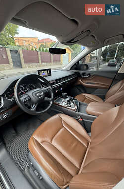 Внедорожник / Кроссовер Audi Q7 2015 в 