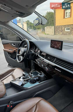 Внедорожник / Кроссовер Audi Q7 2015 в 