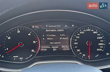 Внедорожник / Кроссовер Audi Q7 2015 в 