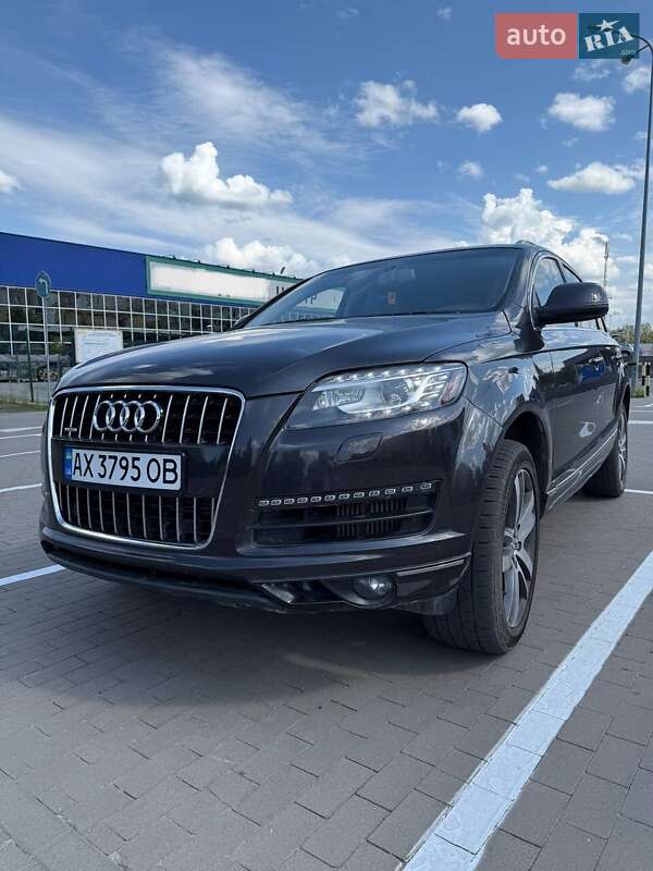 Внедорожник / Кроссовер Audi Q7 2015 в 