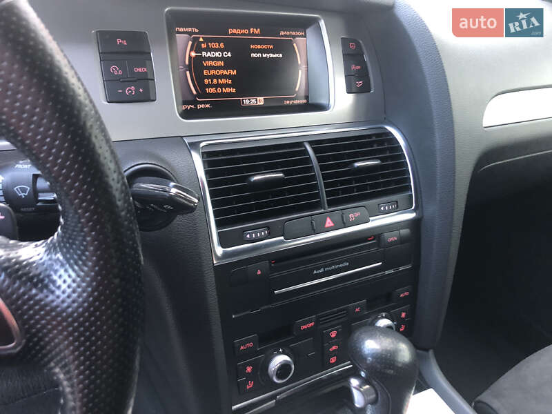 Внедорожник / Кроссовер Audi Q7 2011 в Черновцах