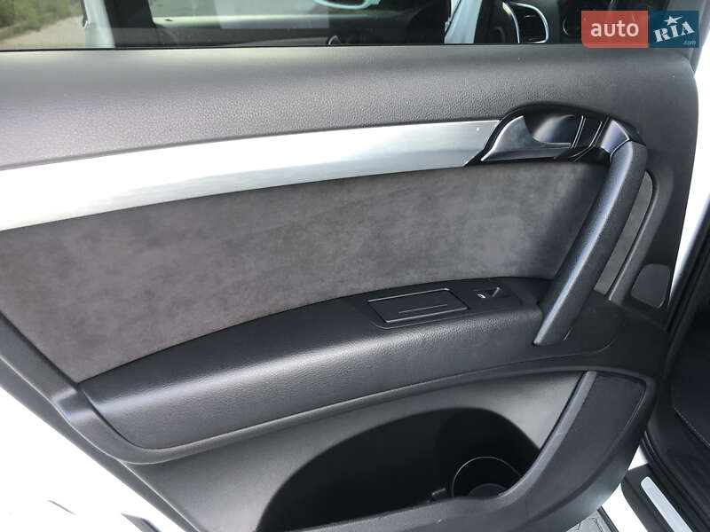Внедорожник / Кроссовер Audi Q7 2011 в Черновцах